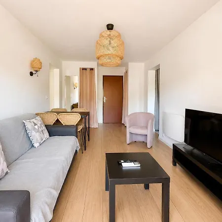 Apartment Renove Avec Balcon Et Parking Saint-Raphael (Var)