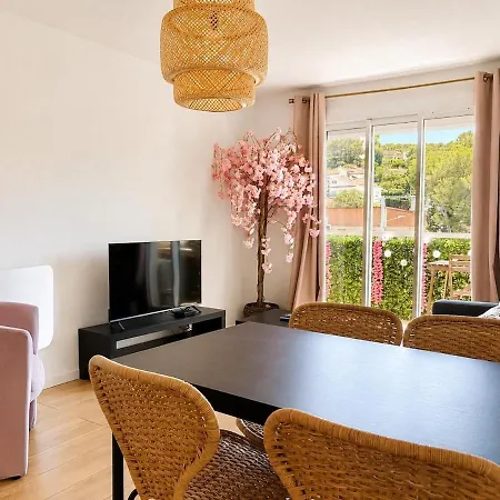 Renove Avec Balcon Et Parking Saint-Raphael (Var)