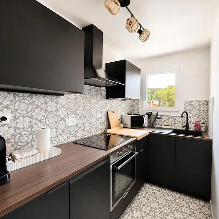 Renove Avec Balcon Et Parking * Saint-Raphael (Var)