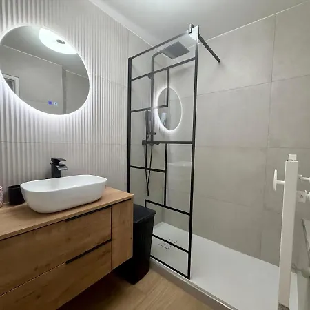 Apartment Renove Avec Balcon Et Parking Saint-Raphaël